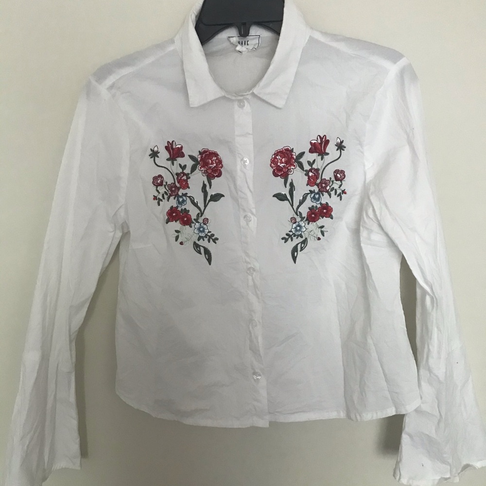 White flowered blouse🤍